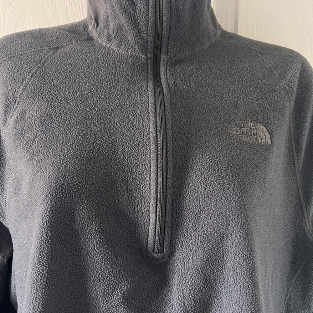 The North Face Men's Black Zip-Up Sweater.Sz/M